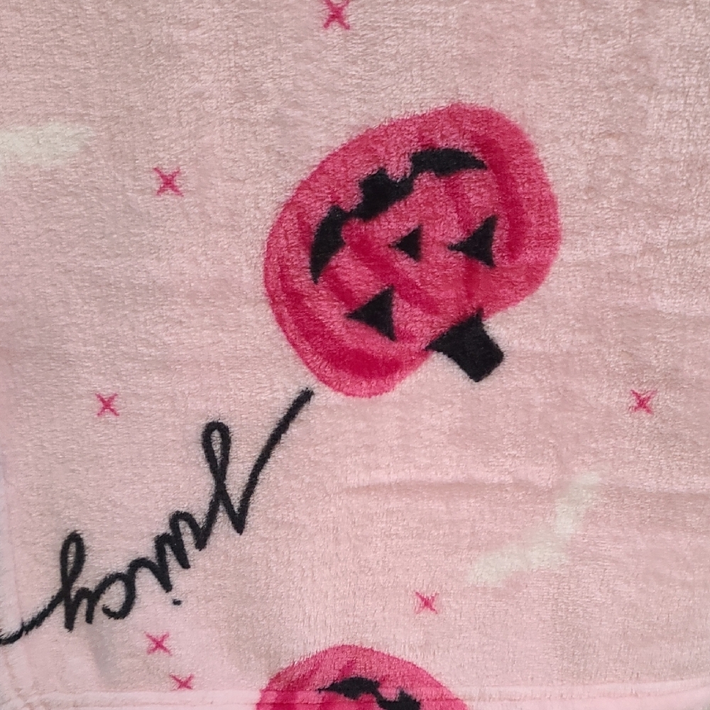 Juicy Couture Throw Blanket  Pumpkin And Bats Plush Limited Edition NWT - Picture 7 of 7